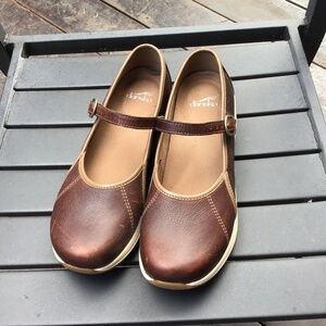 Dan ski Mary Jane’s